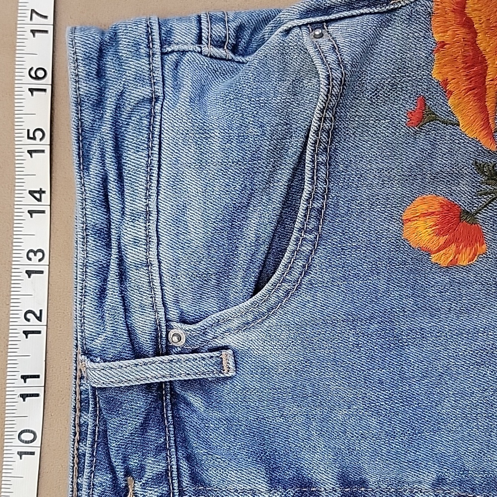 Limited Edition Levi's 721 Blue Jeans with Floral Poppy Embroidery Size 32 EUC - Picture 6 of 16